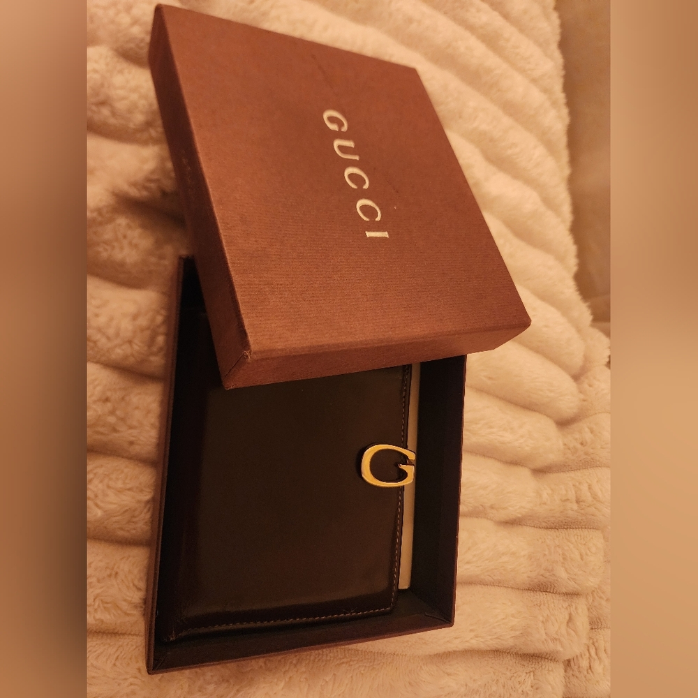 Vintage Gucci Bifold Wallet - Picture 2 of 14
